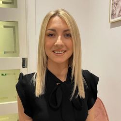 Tooth Doctor | Meet The Pain Free Team Lauren